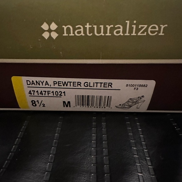 NATURALIZER DANYA OPEN TOE SILVER GLITTER PLATFORM SANDAL HEELS - Picture 6 of 6